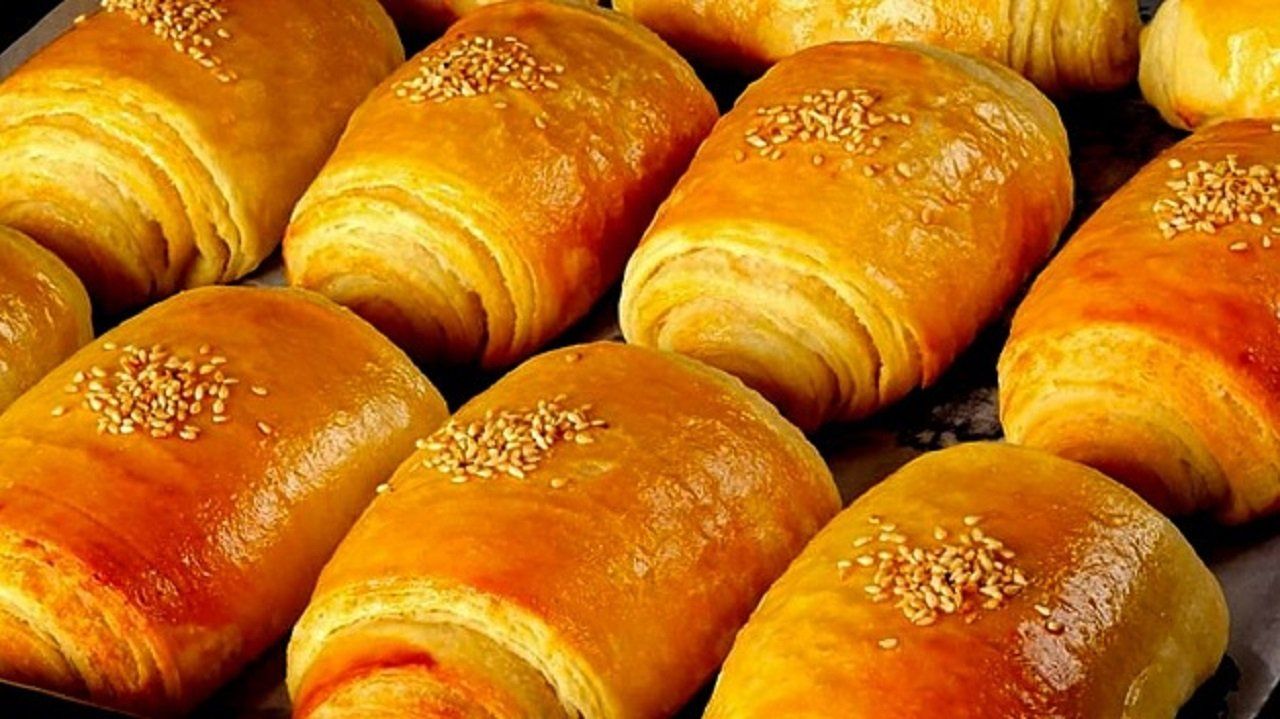زي القطن.. طريقة عمل باتيه المدارس المورق والهش الخفيف بحشوات مختلفة وبطعم لذيذ 5 زي القطن.. طريقة عمل باتيه المدارس المورق والهش الخفيف بحشوات مختلفة وبطعم لذيذ