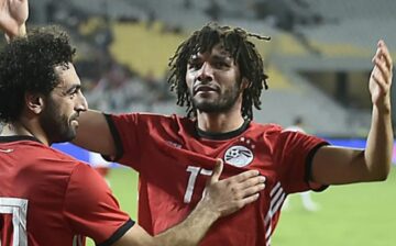 حديث جانبي بين محمد صلاح والنني عقب انتهاء مباراة ليفربول وارسنال.. تفاصيل