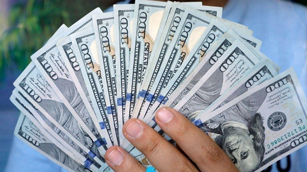 الدولار قرر يتراجع ويفرحنا .. سعر الدولار اليوم الاثنين 4/12/2023 بعد تراجع أسعاره عالميًا