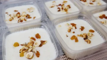 اعرف أسرار المحلات.. طريقة عمل الأرز باللبن بالكريم شانتيه على أصوله
