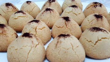 طريقة عمل الغريبة المغربية بالقرفة والسمسم بقوام يذوب بالفم