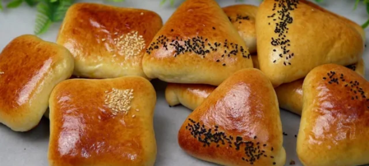 فطائر السبانخ من أشهى أنواع المخبوزات هشة ومغذية بأبسط الخطوات