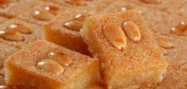 طريقة عمل البسبوسة بمكونات بسيطة في مطبخك بطعم مثل الجاهز