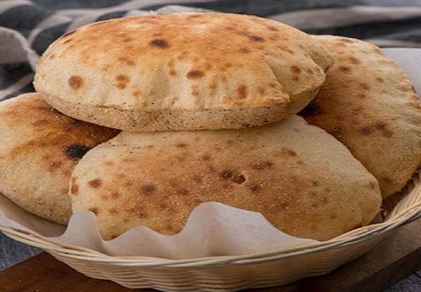 طريقة عمل العيش البلدي بطريقة سهلة جدا