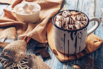 هوت شوكليت بالمارشميلو: مشروب الشتاء الدافئ واللذيذ