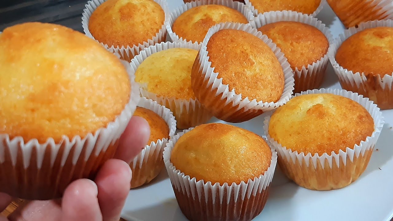 ببيضة واحدة حضري كب كيك البسبوسة بحشوة القشطة