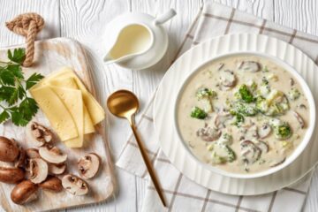 طريقة عمل شوربة المشروم بالكريمة.. مش هتبطلي تعمليها من جمالها