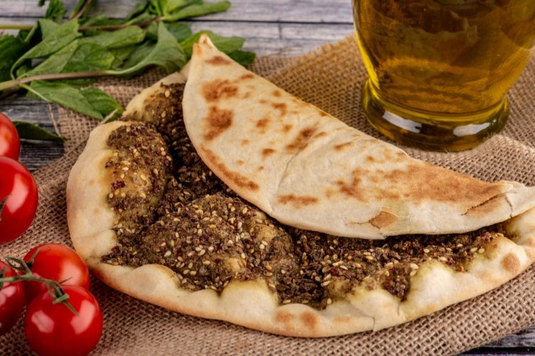 بمذاق أكثر من رائع .. طريقة عمل مناقيش الزعتر في البيت وفطاير الجبنة 5 بمذاق أكثر من رائع .. طريقة عمل مناقيش الزعتر في البيت وفطاير الجبنة