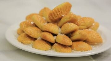 اعملي رموش الست في البيت بخطوات سهلة وبسيطة