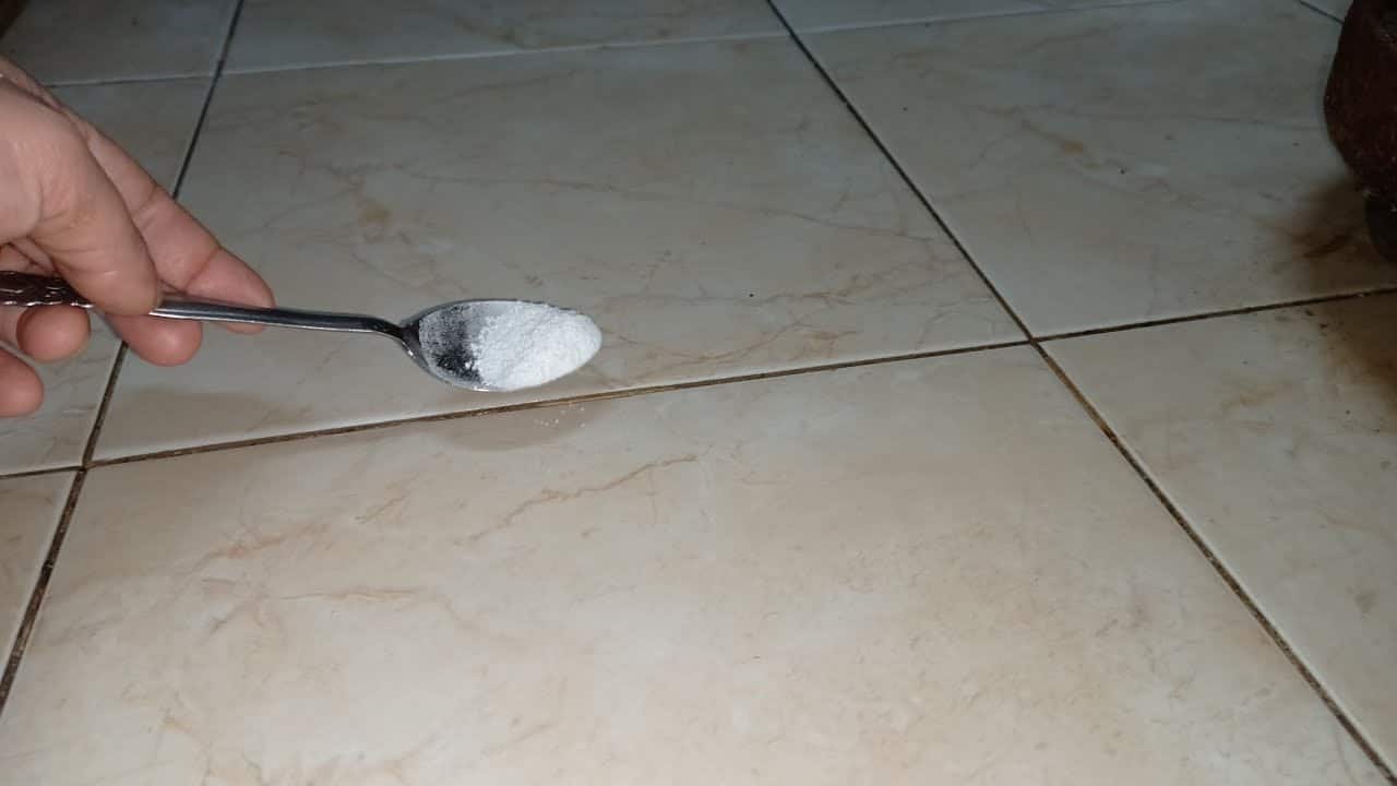 لو عندك سواد في فواصل السيراميك تعالي أقولك على خلطة هترجعه ناصع البياض مهما كان سواده 5 لو عندك سواد في فواصل السيراميك تعالي أقولك على خلطة هترجعه ناصع البياض مهما كان سواده