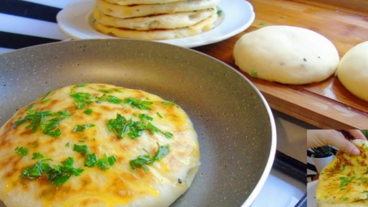 طرية وطعمها لا يقاوم حضري فطائر الجبنة السائلة في الطاسة بالمنزل بكل سهولة .. اعمليها وفرحي أولادك