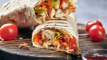 طريقة عمل شاورما الدجاج زي المطاعم مذاقها أروع بتتبيلة خطيرة وبمكونات سهلة وسريعة
