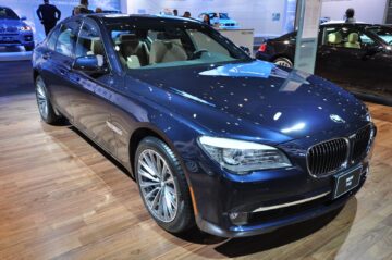 “BMW 740i” من أفخم السيارات العملية حيث تجمع بين الأداء الرياضي وفخامة الشكل الخارجي