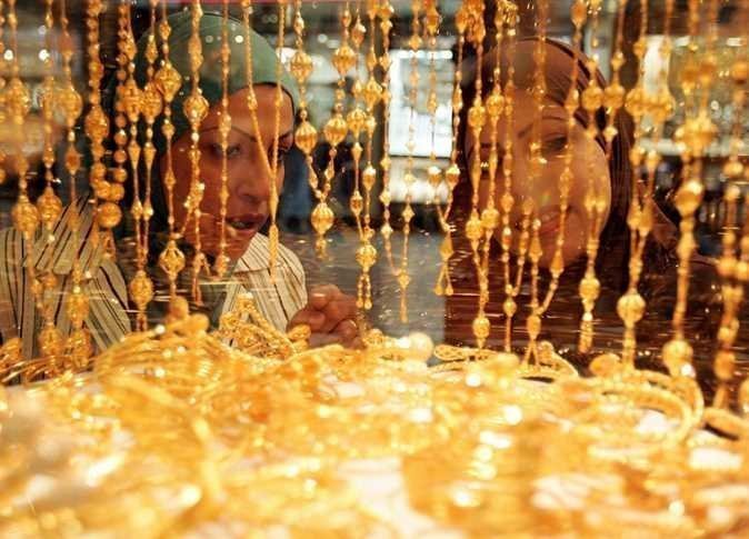 تراجع في أسعار الذهب ببداية التعاملات اليوم الإثنين 8 يناير 2024