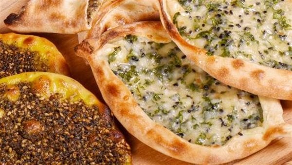 لجوع منتصف الليل .. أسرع طريقة عمل فطيرة الجبنة بالزعتر في دقائق فقط