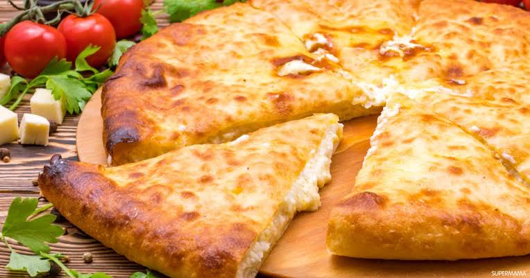 “جددي ونوعي” طريقة عمل فطيرة الطاسة بالجبنة السايحة…في ١٠ دقائق هتعمل أحلى إفطار