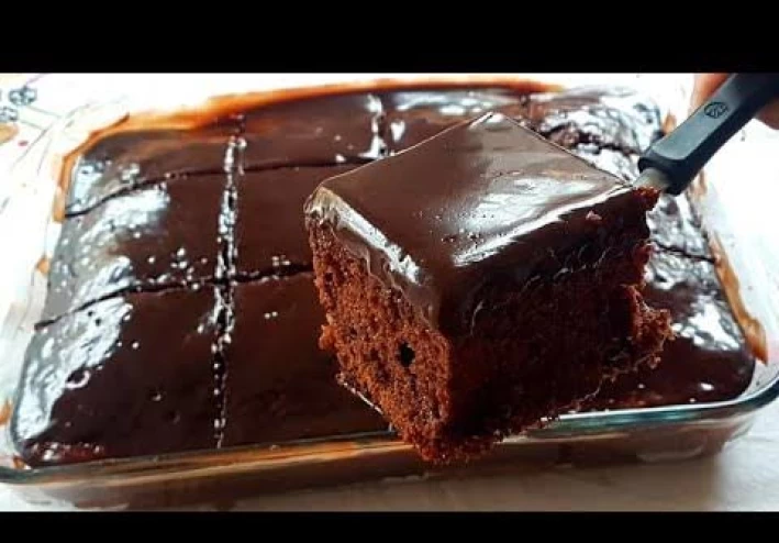 كيك الشوكولاتة الاسفنجية المحشيه بالكريمة والصوص وبسكويت الأوريو طعمها خرافي 5 كيك الشوكولاتة الاسفنجية المحشيه بالكريمة والصوص وبسكويت الأوريو طعمها خرافي
