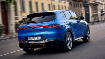 الفا روميو تونالي 2024 Alfa Romeo Tonale بتصميم رياضي من طراز الكروس أوفر