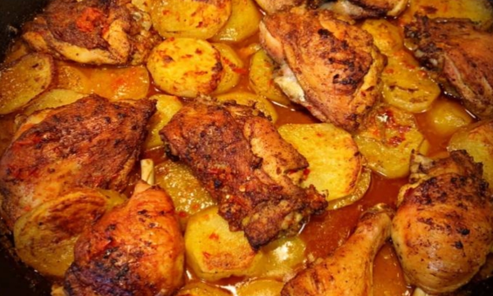 جربي طريقة عمل صينية الدجاج المشوي مع البطاطس والبصل في الفرن وصفة سيحبها أفراد عائلتك