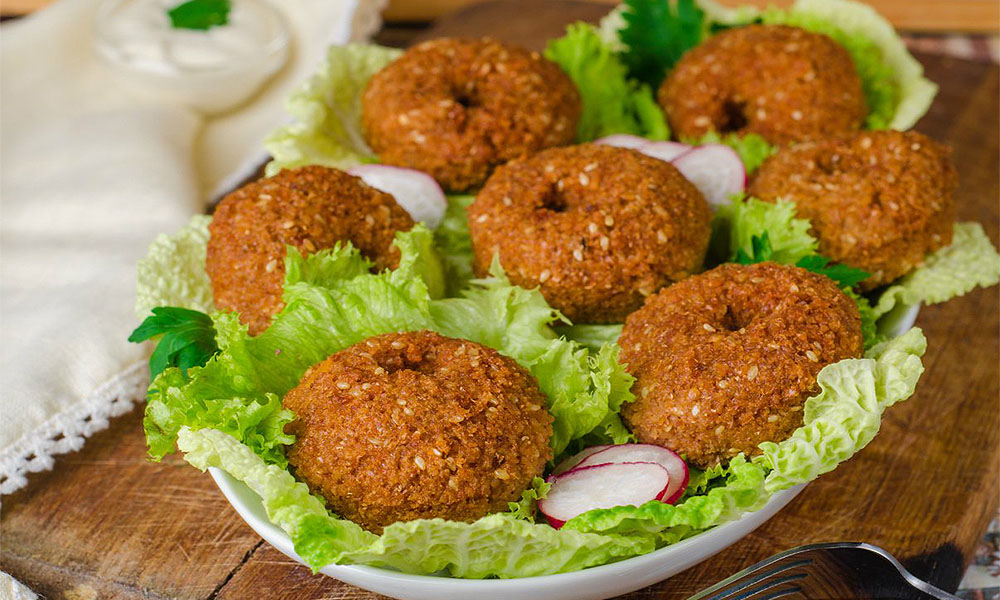 جربي طريقة عمل الفلافل السورية في المنزل مثل الجاهزة وألذ