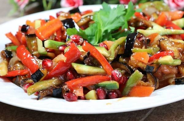 سلطة الباذنجان.. طرق متنوعة لتحضيرها في البيت.. وسر الخلطة اللي هتخلي طعمها جنان! 5 سلطة الباذنجان.. طرق متنوعة لتحضيرها في البيت.. وسر الخلطة اللي هتخلي طعمها جنان!