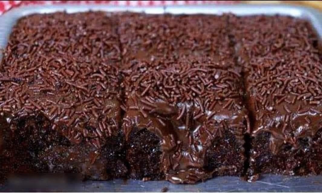 طريقة عمل الكيك بصوص الشوكولاتة.. سهل ولذيذ