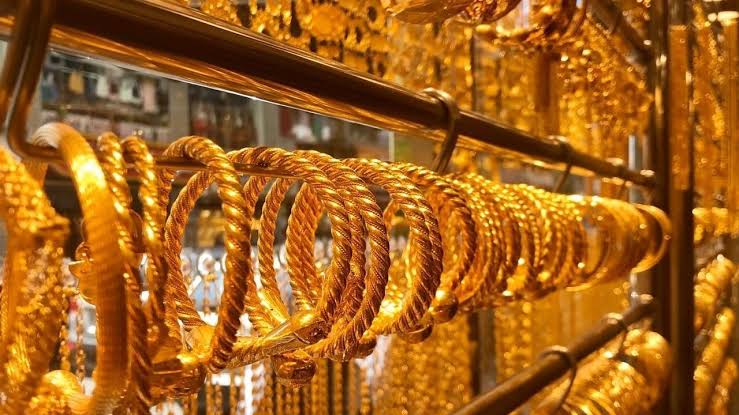 “الدهب ملوش كتالوج” مفاجأة جديدة في سعر جرام الذهب عيار 21 اليوم في مصر وهذا سعر باقي الجرامات