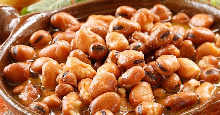 استعدي لسحور رمضان.. طريقة عمل الفول المدمس في البيت بأسرار العربيات الشعبية وطعم خرافة