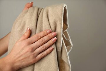 حيل وأفكار ستي وستك بتاعت زمان.. نصائح مجربة للتخلص من بقع الصوف والكشمير 
