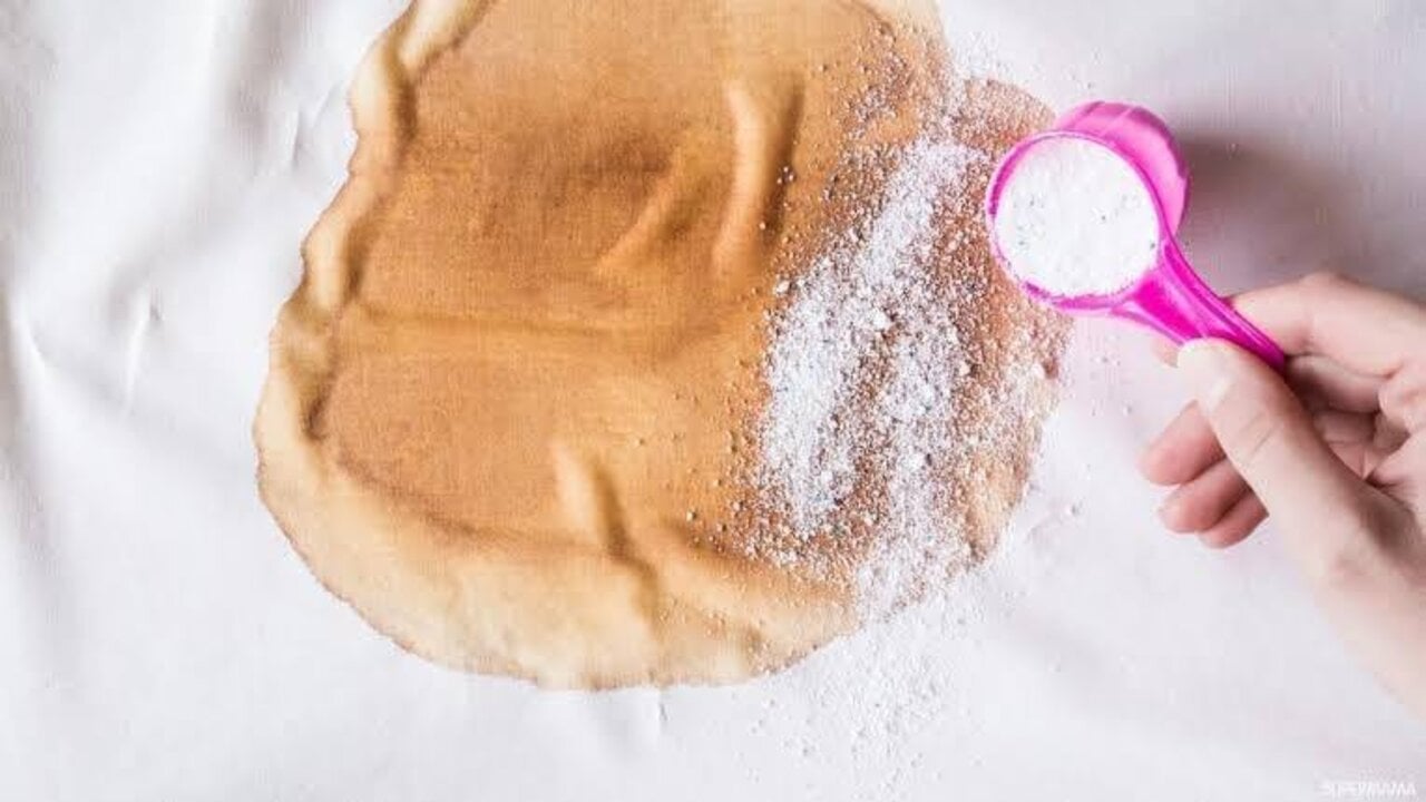 رجعي هدومك جديدة وتخلصي من بقع الزيت الموجودة في الملابس حتى لو كانت البقعة قديمة 5 رجعي هدومك جديدة وتخلصي من بقع الزيت الموجودة في الملابس حتى لو كانت البقعة قديمة