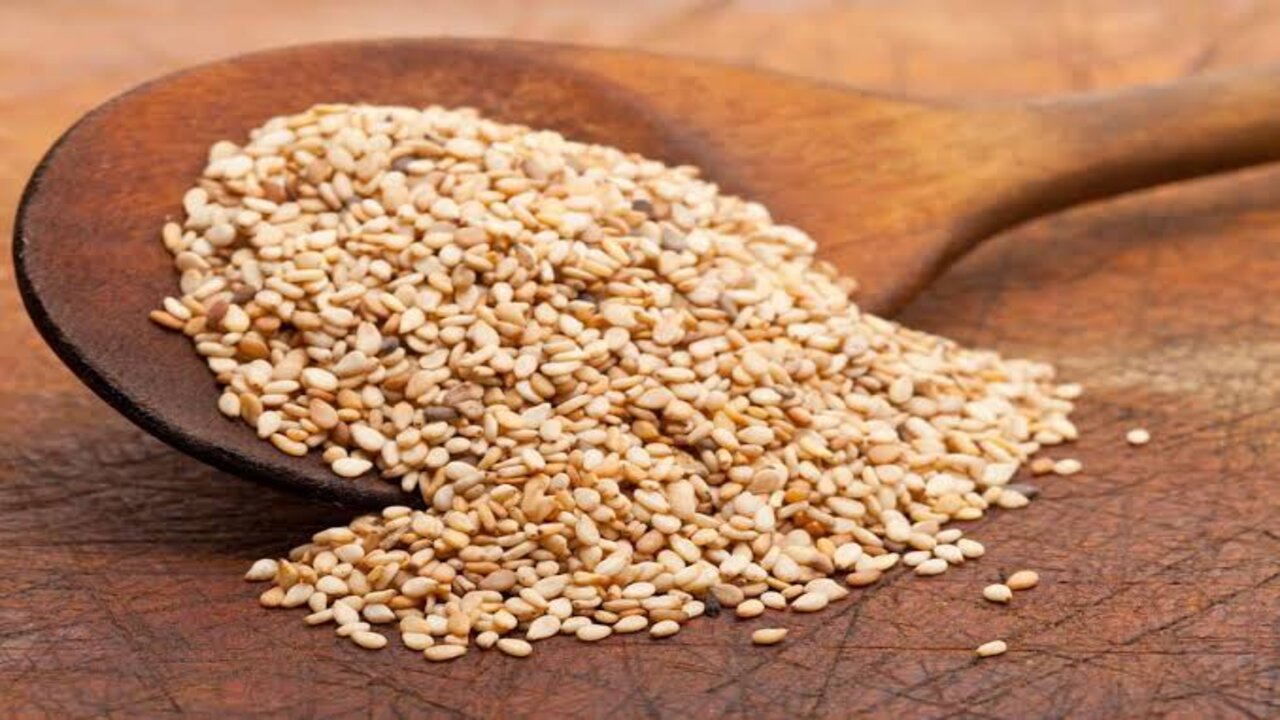 حاجة ولا في الخيال.. كنز في بذور السمسم للبشرة استخدميها وشوفي العجائب بنفسك 5 حاجة ولا في الخيال.. كنز في بذور السمسم للبشرة استخدميها وشوفي العجائب بنفسك