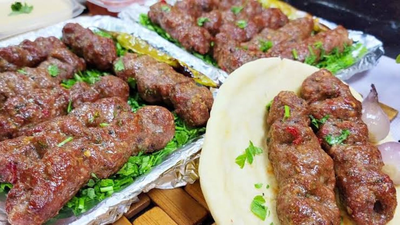 الشيف اللي قالي عليها.. طريقة عمل الكفتة المشوية في البيت زي بتاعة الحاتي بالظبط