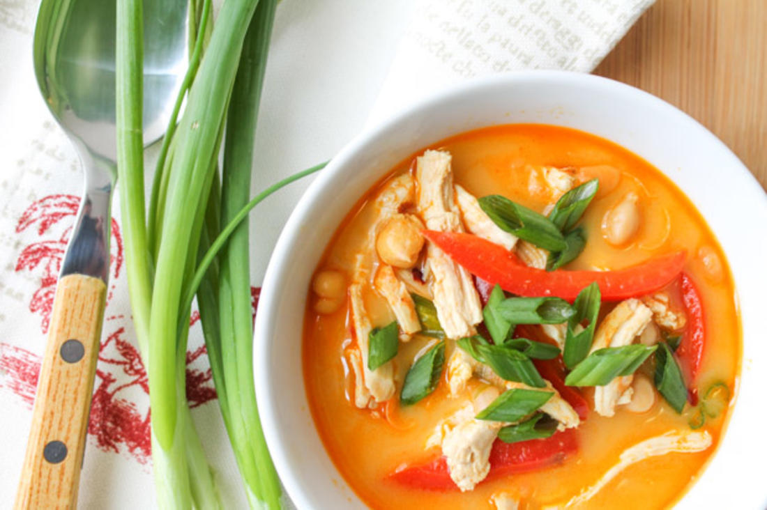 طريقة عمل شوربة الدجاج بالكاري بطعم مميز لكي ولعائلتك 5 طريقة عمل شوربة الدجاج بالكاري بطعم مميز لكي ولعائلتك