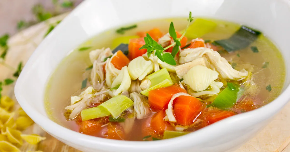 طريقة عمل شوربة الدجاج بالخضار بطعم مميز لكي ولأولادك 5 طريقة عمل شوربة الدجاج بالخضار بطعم مميز لكي ولأولادك