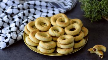 على الطريقة الفلسطينية .. ازاي تعملي أساور الكعك بالتمر بطريقة بسيطة وسهلة جدا