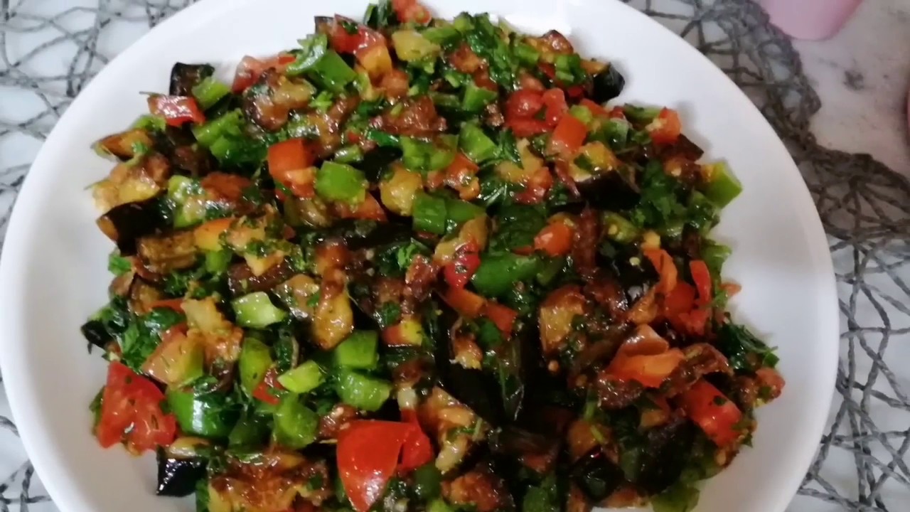 جددي في أطباق السلطة واصنعي سلطة الباذنجان