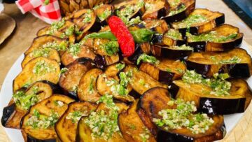 طريقة جديدة لعمل الباذنجان المقلي بدون ما يشرب زيت بطشة الخل والثوم بطعم أول مرة تدوقيه