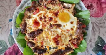 أسهل وصفة لعمل شكشوكة البيض بالسجق بطعم لذيذ