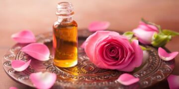 دهنة واحده معجزة.. زيت سحري ضعيه علي هذه الاماكن وانسي السواد والتصبغات وبقع السنين كنز في بيتك وانتى متعرفيش