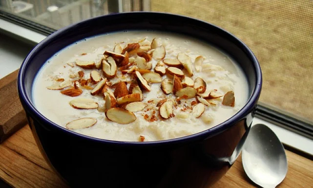 طريقة عمل الأرز باللبن بالمكسرات والتوابل 5 طريقة عمل الأرز باللبن بالمكسرات والتوابل