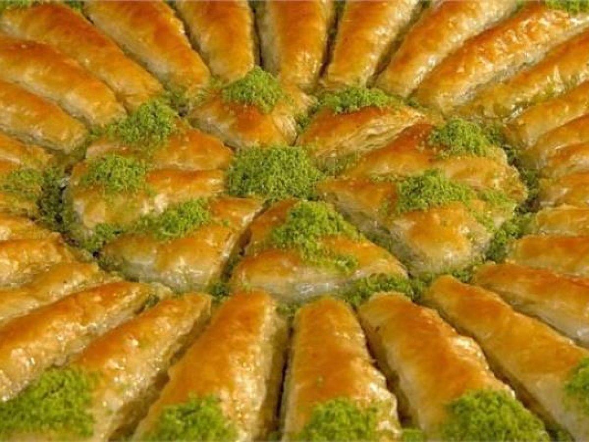 البقلاوة بالبندق والحليب جميلة جدا والطعم حكاية .. بخطوات بسيطة ومكونات سهلة من منزلك 5 البقلاوة بالبندق والحليب جميلة جدا والطعم حكاية .. بخطوات بسيطة ومكونات سهلة من منزلك