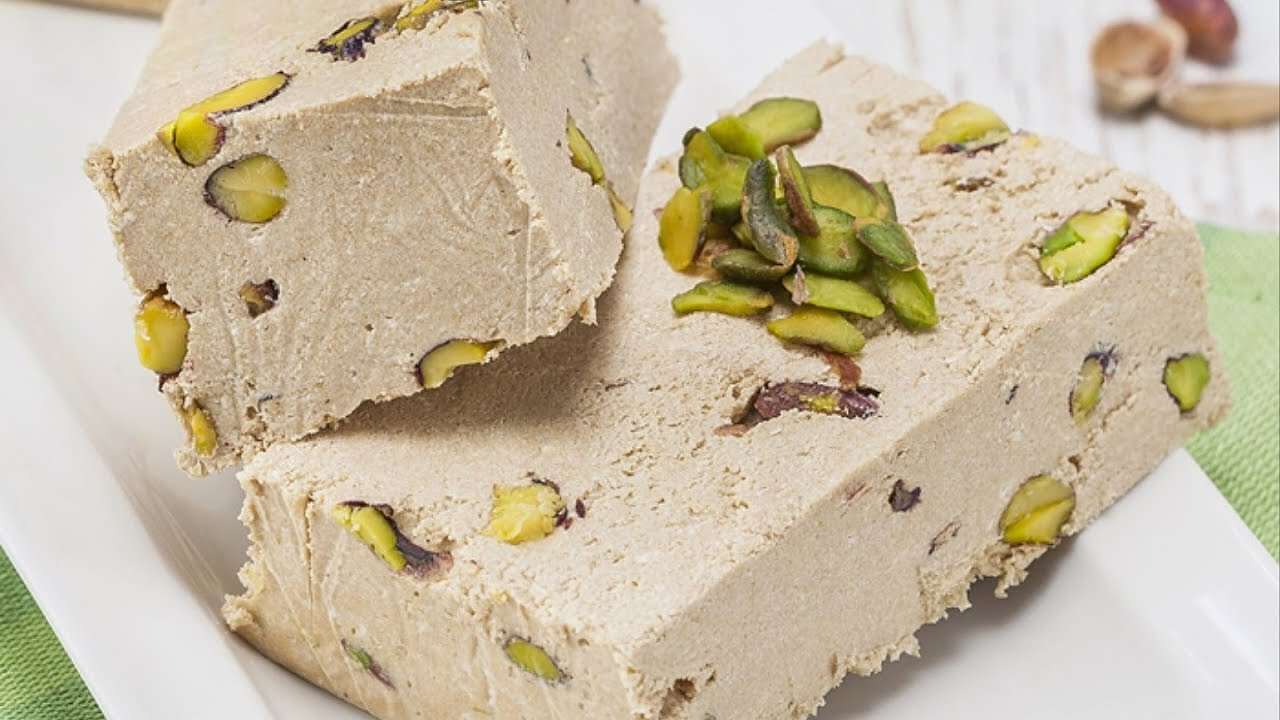فوائد جبارة.. الحلاوة الطحينية الرائعة مرملة ومتماسكة واقتصادية بطريقة المصانع السرية والطعم رهيب احلى من الجاهز