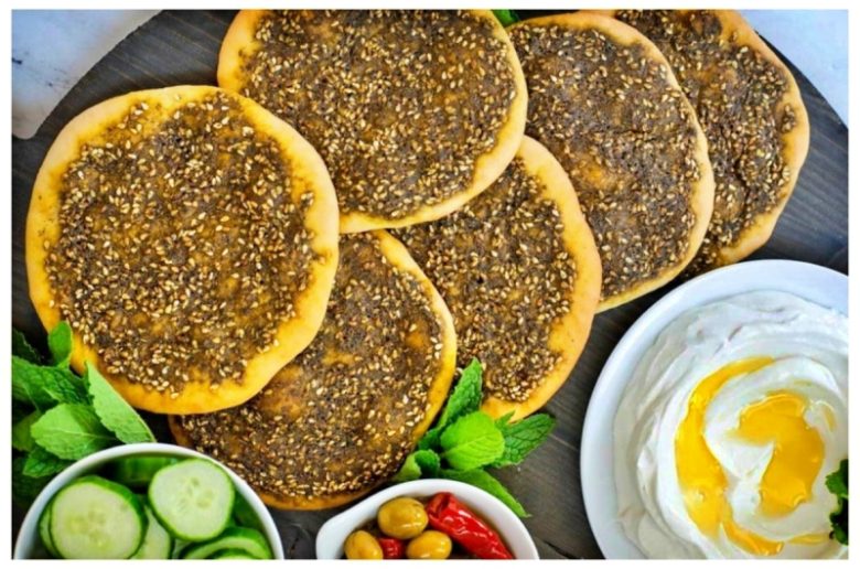 "مش هتتخيلي سهولتها" طريقة عمل مناقيش الزعتر السورية في البيت..من بساطتها هتعمليها كل يوم 5 “مش هتتخيلي سهولتها” طريقة عمل مناقيش الزعتر السورية في البيت..من بساطتها هتعمليها كل يوم