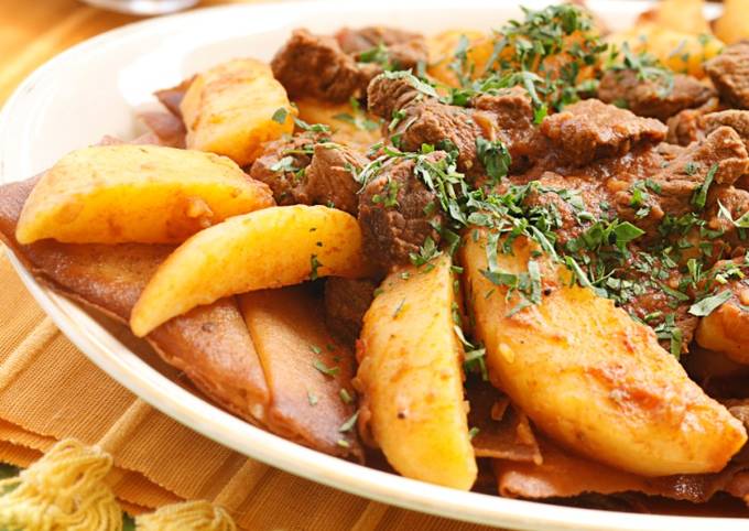 من المطبخ الإماراتي.. طريقة عمل الثريد باللحم في البيت على أصوله 5 من المطبخ الإماراتي.. طريقة عمل الثريد باللحم في البيت على أصوله