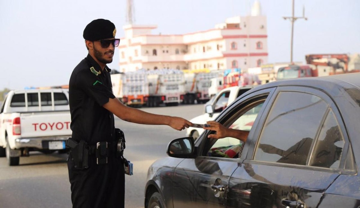 المرور توضح شروط قيادة المركبة في المملكة برخصة دولية