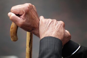كيف يُمكنك استخراج بطاقة امتياز لكبار السن بالسعودية؟