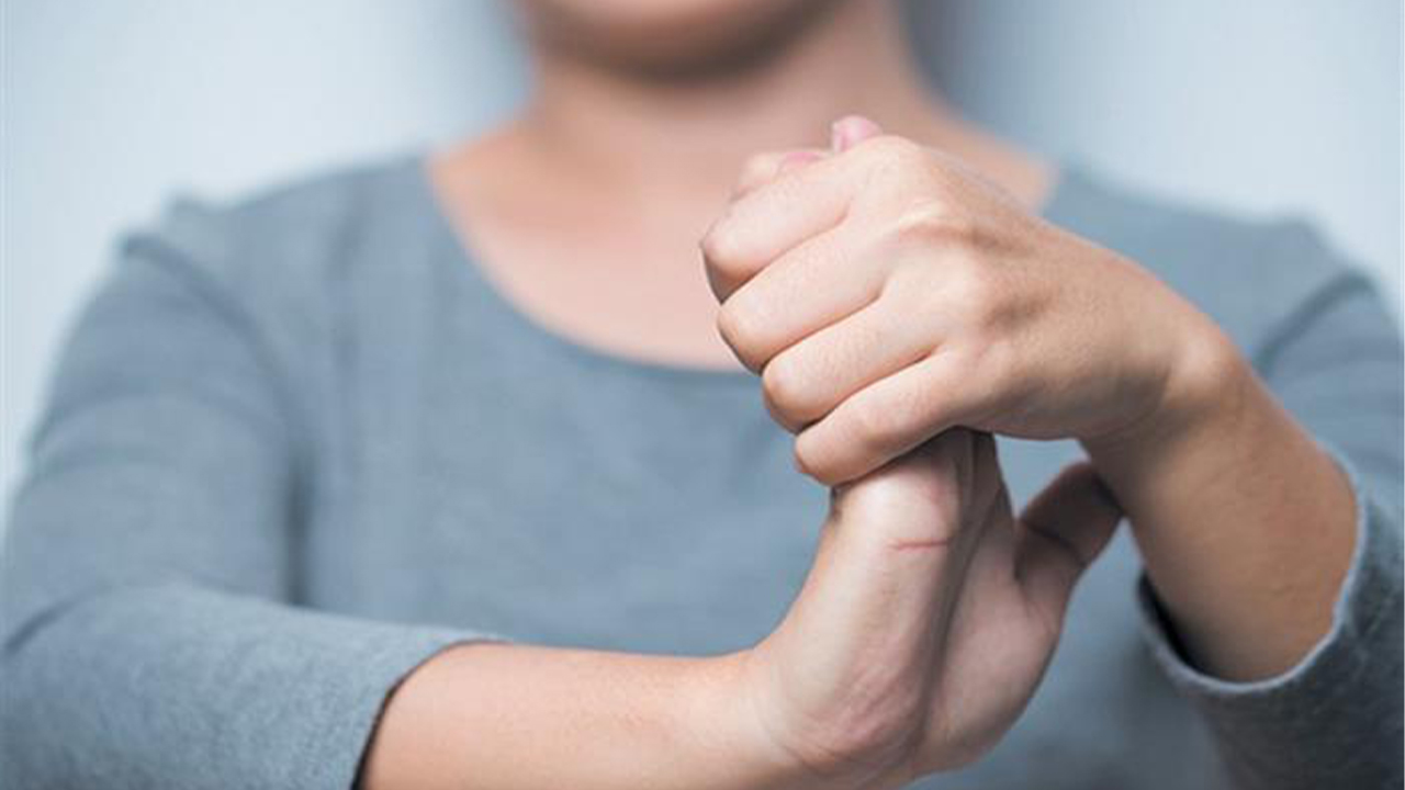أطعمة ومشروبات طبيعية للحفاظ على صحة الأعصاب 5 أطعمة ومشروبات طبيعية للحفاظ على صحة الأعصاب