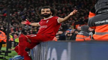 جماهير ليفربول تتغنى بالنجم المصري “محمد صلاح” بعد تألقه في مباراة نيوكاسل