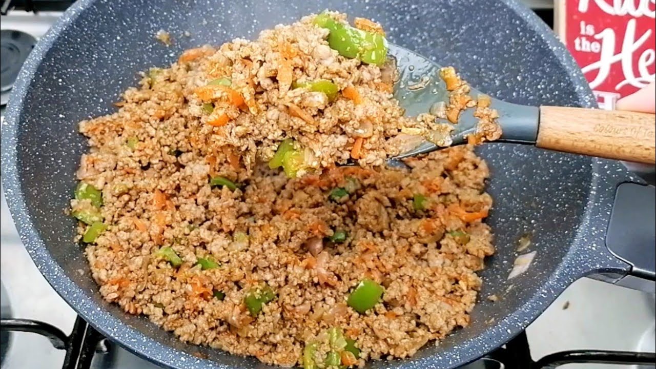 حضري قبل رمضان .. طريقة تحضير عصاج اللحم المفروم بالبصل والتوابل لنكهة مميزة لجميع وصفاتك في البيت