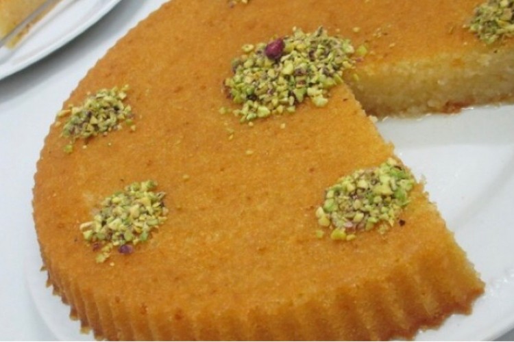 بسبوسة بالمكسرات على أصولها.. هتعمليها مرة واحدة وهتفضلي تعمليها تاني من حلاوتها 5 بسبوسة بالمكسرات على أصولها.. هتعمليها مرة واحدة وهتفضلي تعمليها تاني من حلاوتها